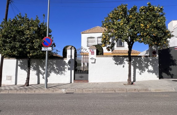 Venta - Casas o chalets - Montequinto - Calle Cerro de las 40 Chicas