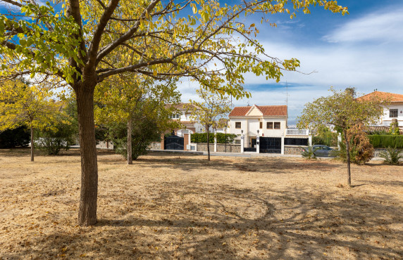 Fincas y solares - Venta - La Zubia - Calle Aneto