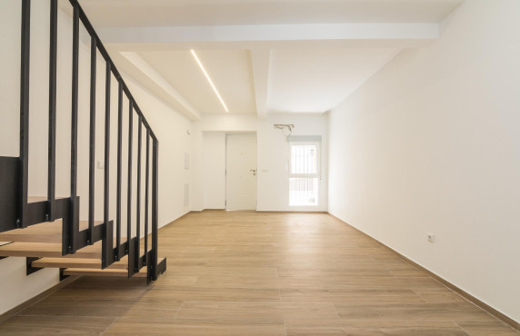 Triplex - For Sale - Elche - Raval - Puertas Coloradas
