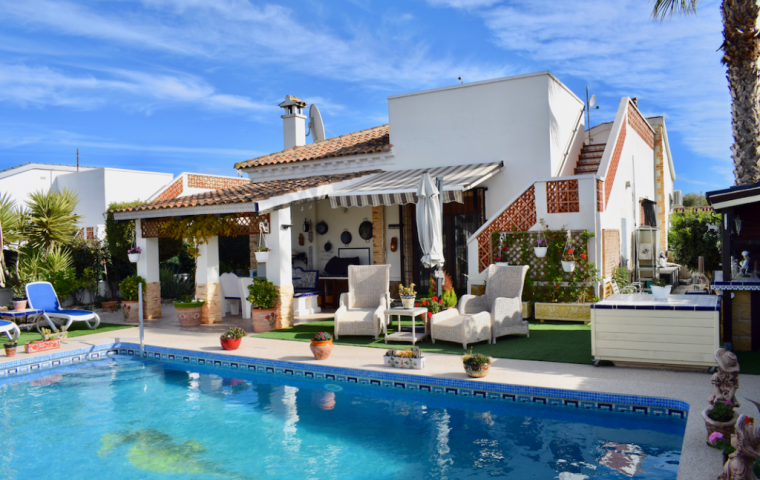 AMAZING 2 BED AND 2 BATH DETACHED VILLA WITH PRIVATE POOL AND STUNNING GARDEN FOR SALE