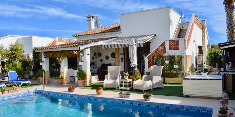 AMAZING 2 BED AND 2 BATH DETACHED VILLA WITH PRIVATE POOL AND STUNNING GARDEN FOR SALE