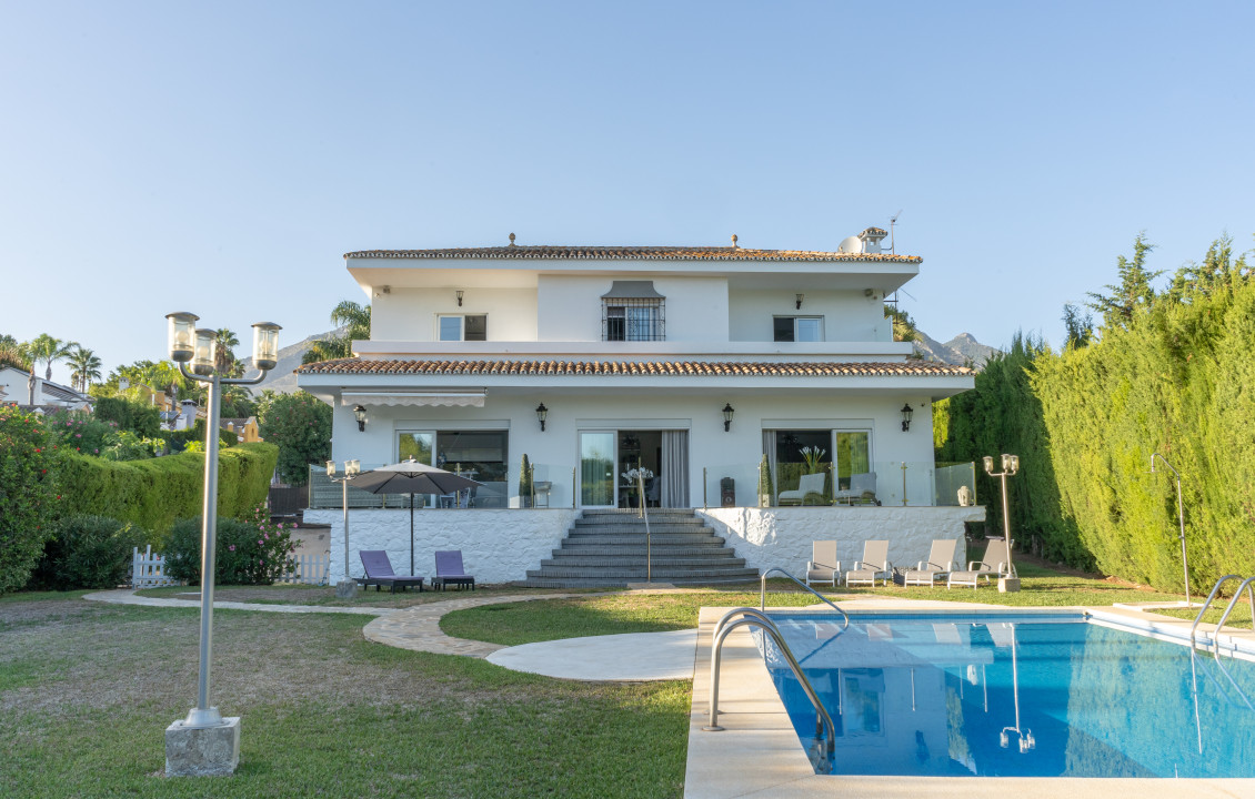 For Sale - Casas o chalets - Marbella - C. Nerja, 133