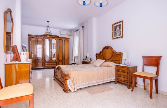 Venta - Casas o chalets - Brenes - Calle Hermanos Álvarez Quintero