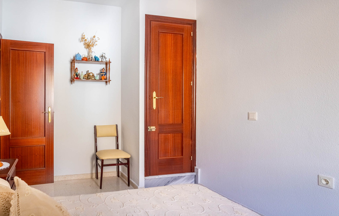 Venta - Casas o chalets - Brenes - Calle Hermanos Álvarez Quintero