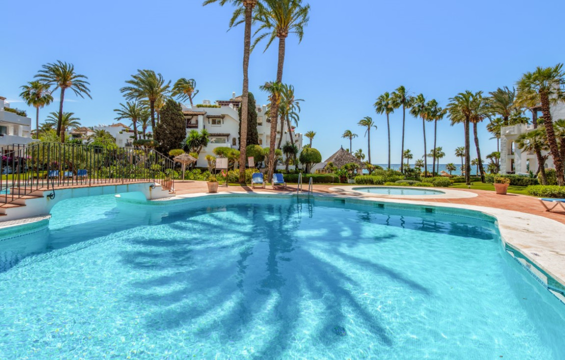 For Sale - Pisos - Estepona - Urb. Alcazaba Beach, Estepona, España