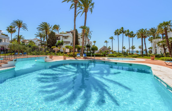 For Sale - Pisos - Estepona - Urb. Alcazaba Beach, Estepona, España