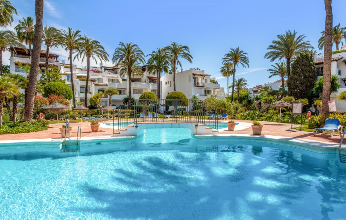 For Sale - Pisos - Estepona - Urb. Alcazaba Beach, Estepona, España