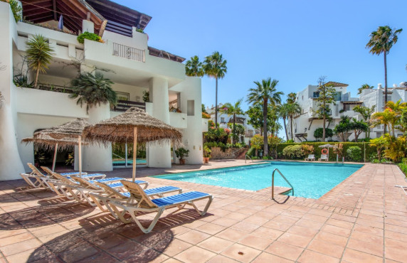 For Sale - Pisos - Estepona - Urb. Alcazaba Beach, Estepona, España