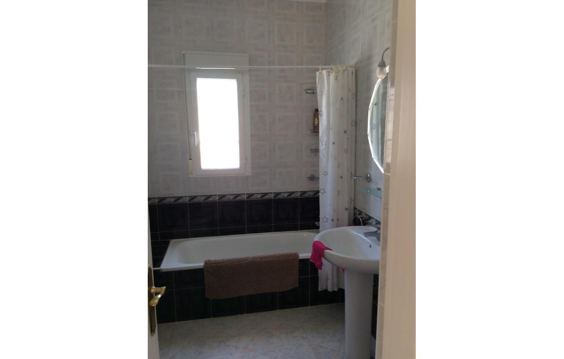 Villa for rent with Alicante Holiday Lets, bathroom