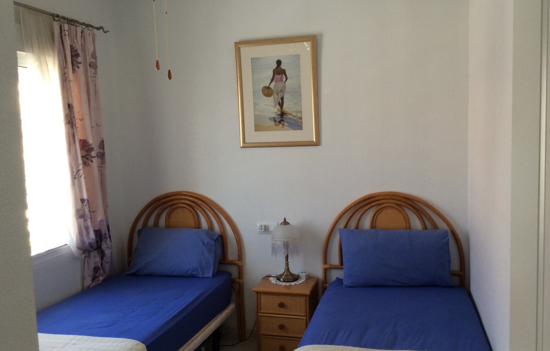 Chalet en alquiler con Alicante Holiday Lets, dormitorio invitados