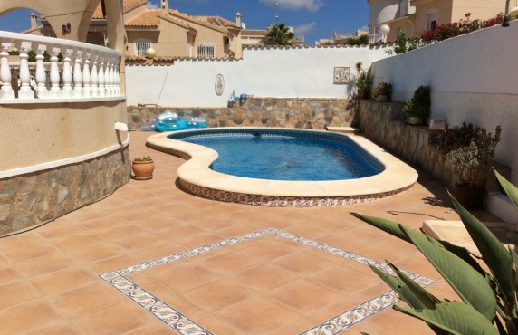 Villa for rent with Alicante Holiday Lets, pool area