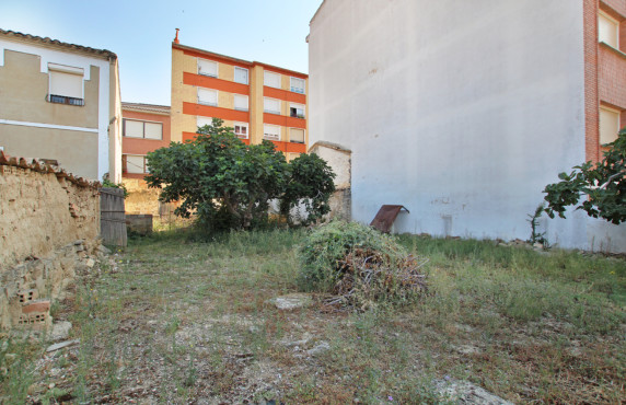 Venta - Fincas y solares - Tafalla - CALLE SAN MARTIN DE UNX 14. Tafalla, 14