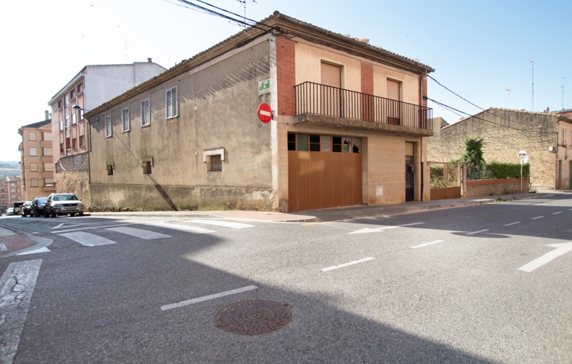 Venta - Fincas y solares - Tafalla - CALLE SAN MARTIN DE UNX 14. Tafalla, 14