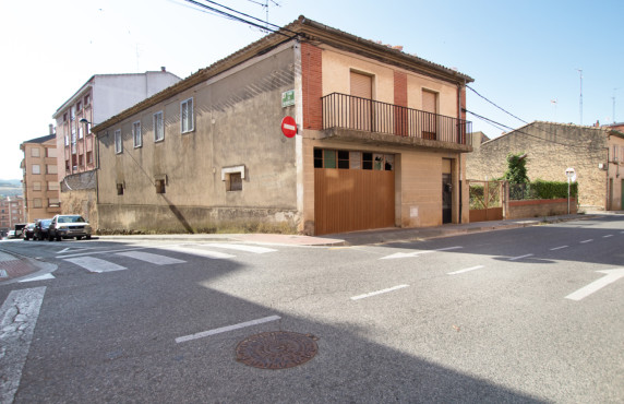 Venta - Fincas y solares - Tafalla - CALLE SAN MARTIN DE UNX 14. Tafalla, 14