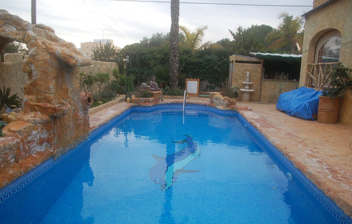 piscina salada privada.  Alicante Holiday Lets. Ciudad Quesada