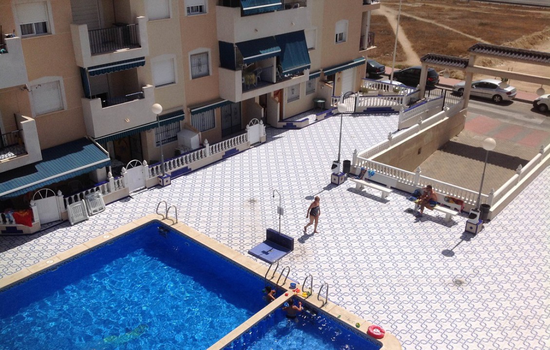 Community Pool. Alicante Holiday Lets. Torrevieja. 