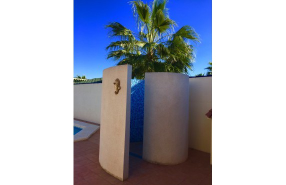 Shower in garden; Property for rent in Quesada, Alicante Holiday Lets 