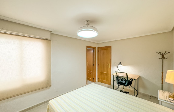 Long term room rental - single room - Elche - Asilo - Pisos Azules