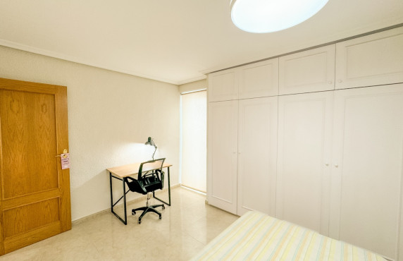 Long term room rental - single room - Elche - Asilo - Pisos Azules