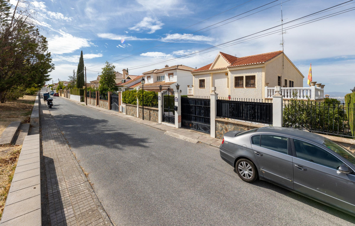 Venta - Fincas y solares - La Zubia - Calle Aneto