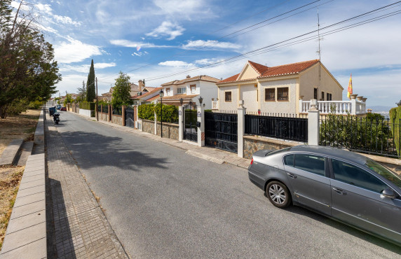 Venta - Fincas y solares - La Zubia - Calle Aneto