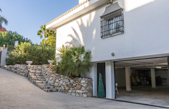 For Sale - Casas o chalets - Marbella - C. Nerja, 133