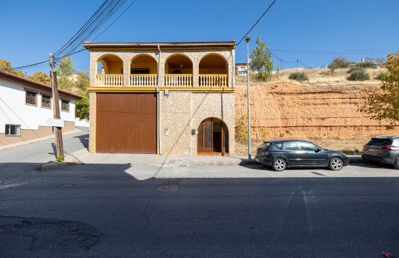 Venta - Casas o chalets - Iznalloz - C. Ganivet, 107