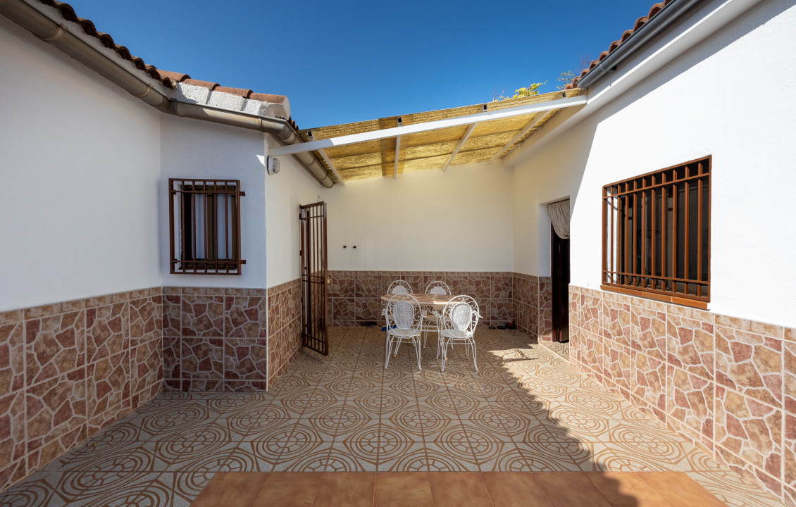 Venta - Casas o chalets - Iznalloz - C. Ganivet, 107