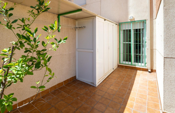 For Sale - Pisos - Granada - Calle Padre Claret 10, prta:A, esc: 3, bloq: 10, e