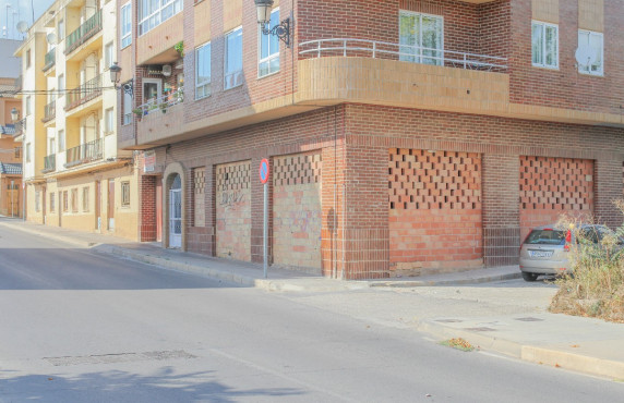 Long Rental Period - Locales - Requena - constitucion