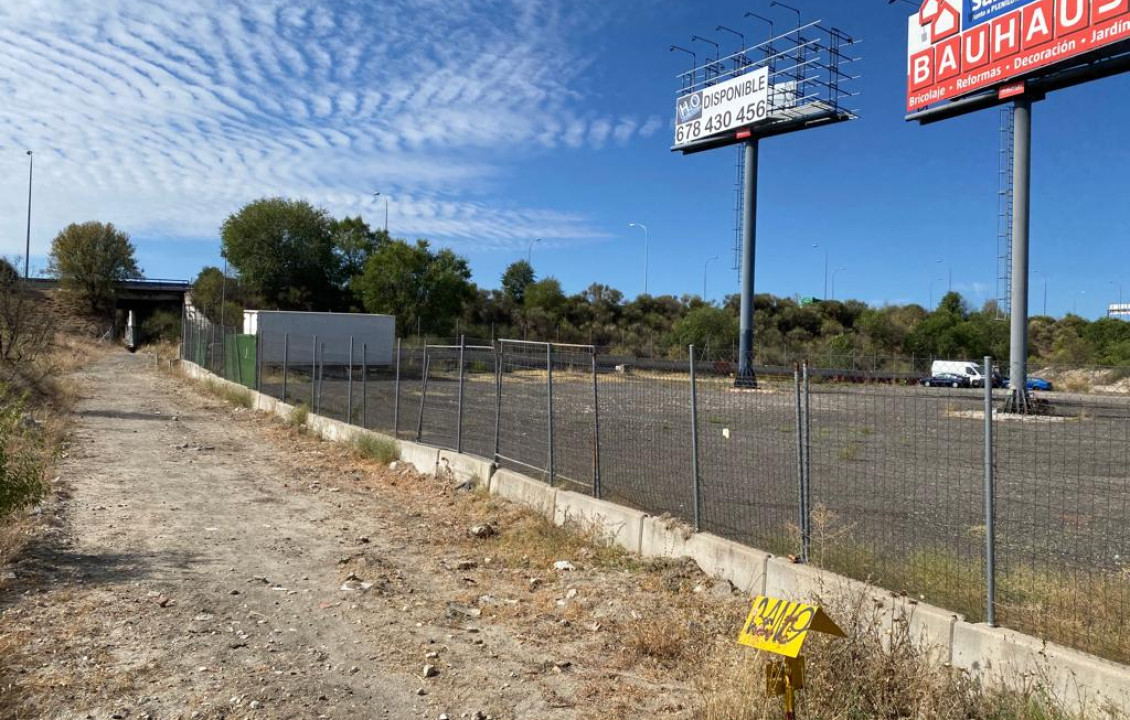 For Sale - Fincas y solares - Madrid - C. de Octubre, 238P