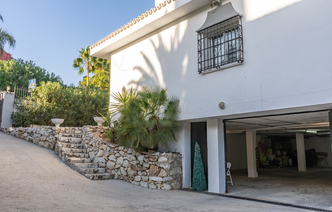 For Sale - Casas o chalets - Marbella - C. Nerja, 133