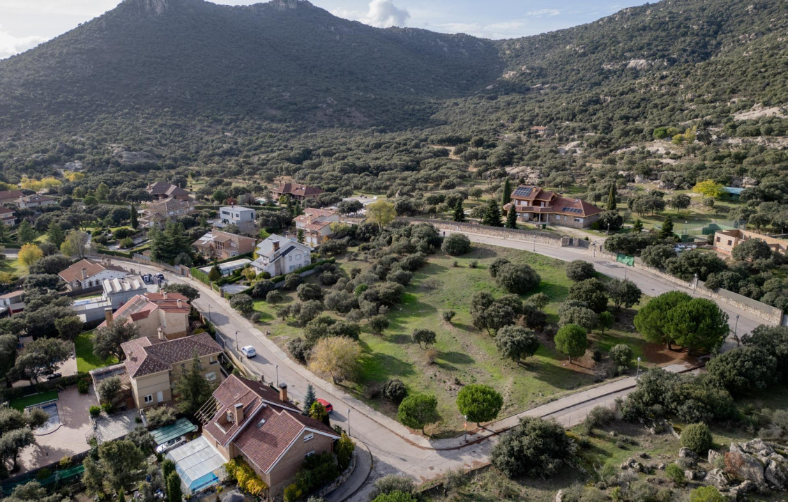 Venta - Fincas y solares - Hoyo de Manzanares - Calle de las Encinas