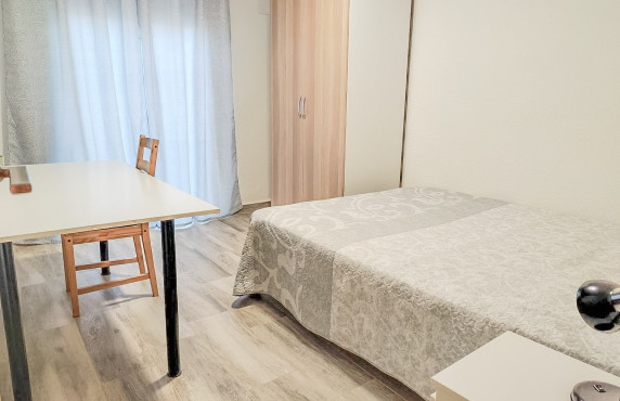 Long term room rental - single room - Elche - Corazon de Jesus