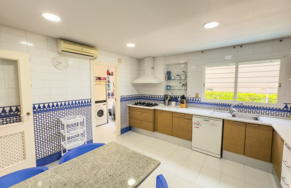 Seasonal Rental - Apartment - Santa Pola - Santiago Bernabeu