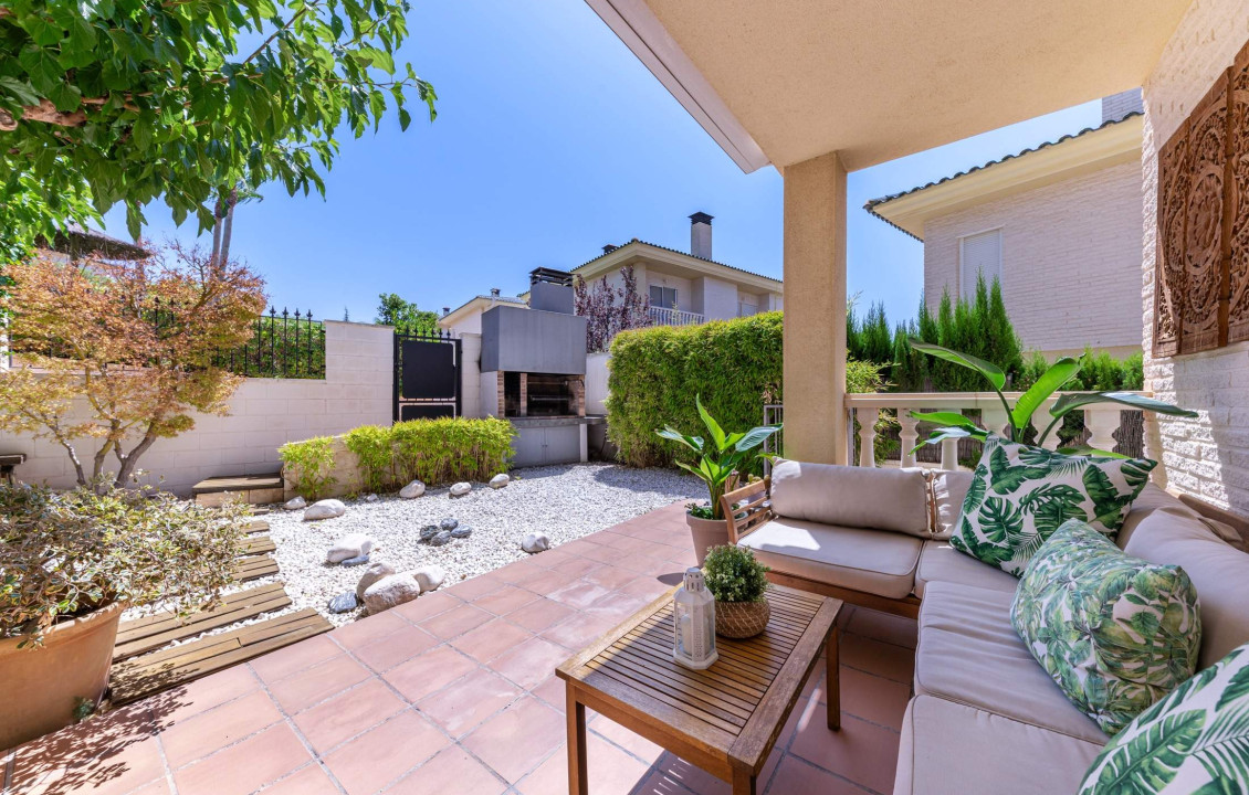 For Sale - villa - Petrer - Comunidad valenciana