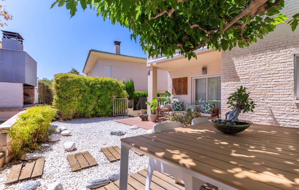 For Sale - villa - Petrer - Comunidad valenciana