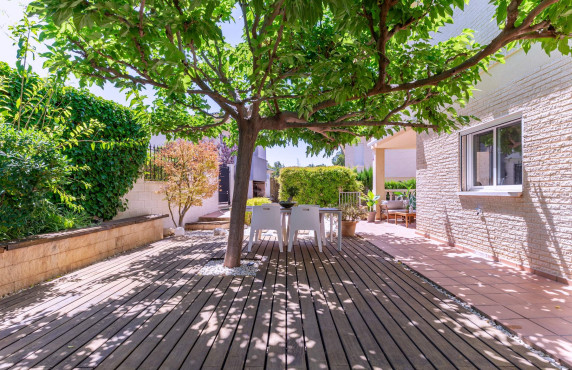 For Sale - villa - Petrer - Comunidad valenciana