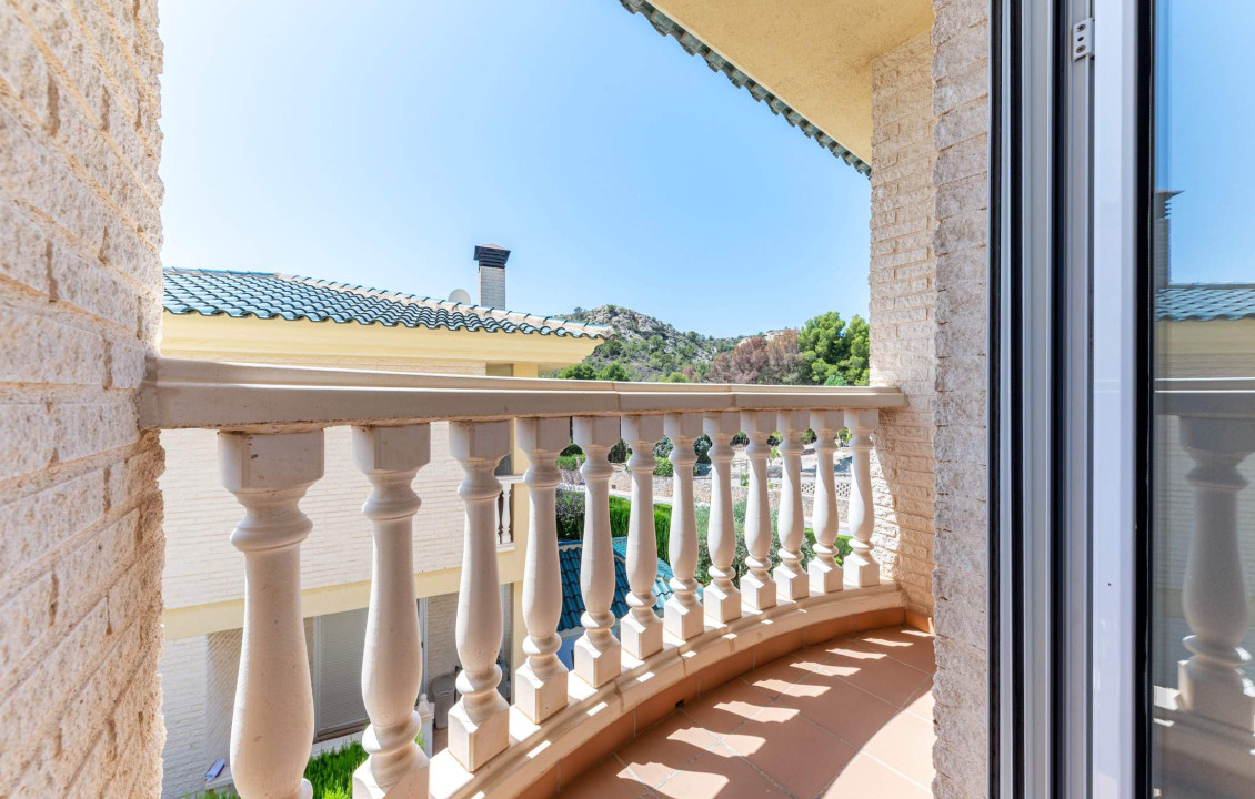 For Sale - villa - Petrer - Comunidad valenciana