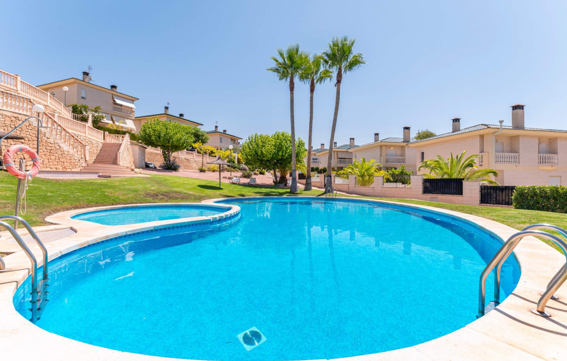 For Sale - villa - Petrer - Comunidad valenciana