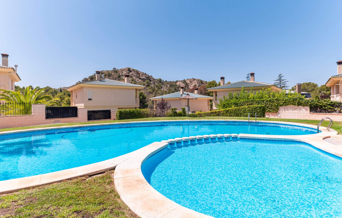 For Sale - villa - Petrer - Comunidad valenciana