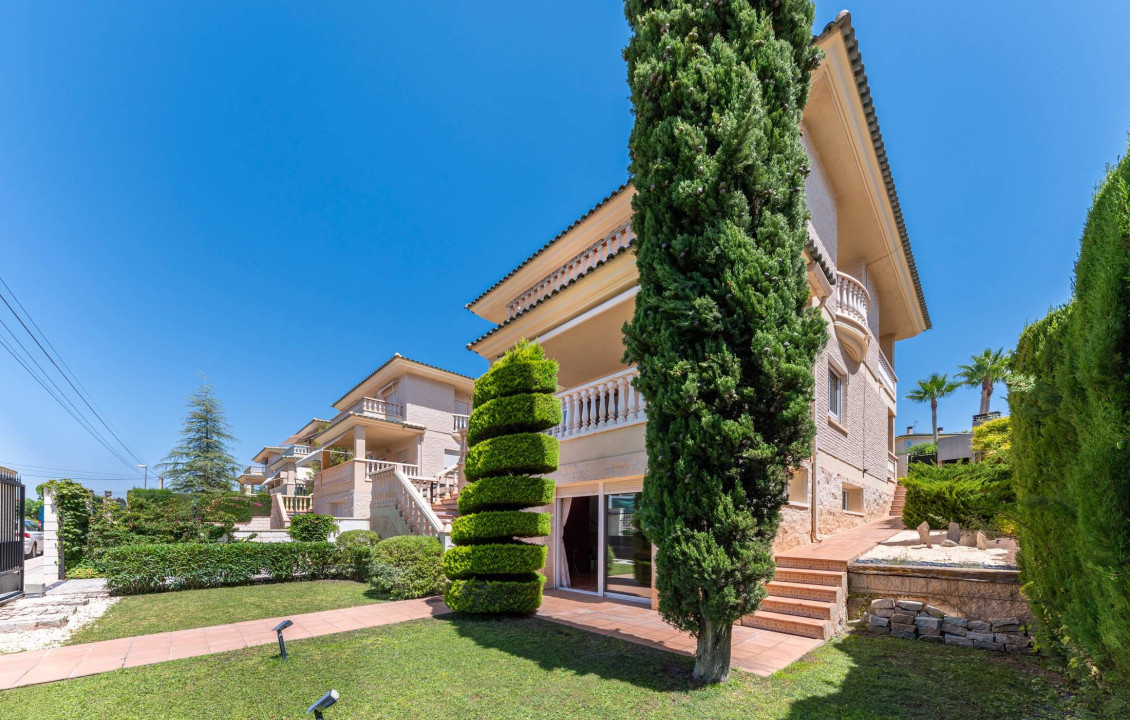 For Sale - villa - Petrer - Comunidad valenciana