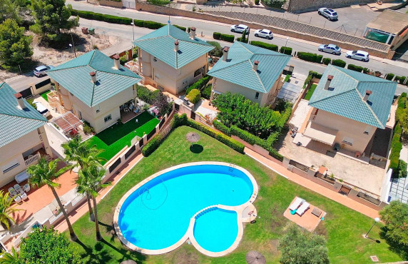 For Sale - villa - Petrer - Comunidad valenciana