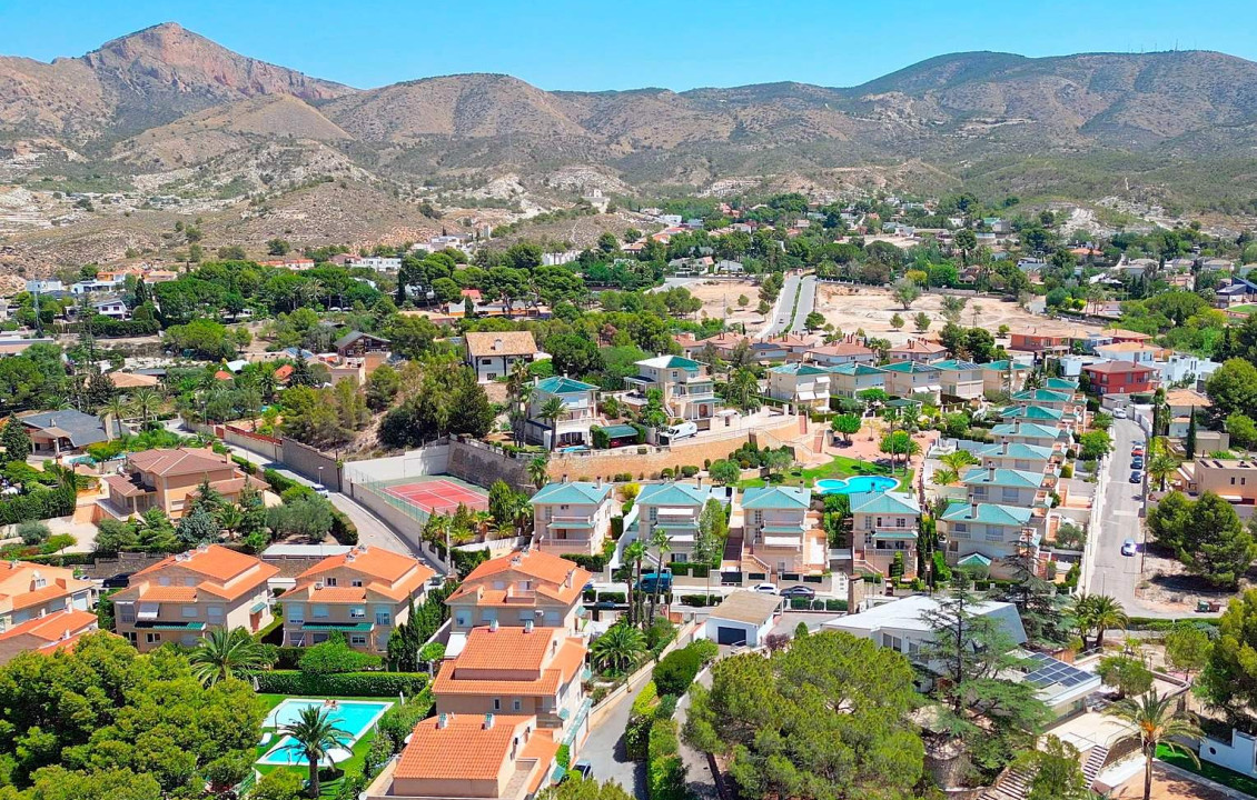 For Sale - villa - Petrer - Comunidad valenciana