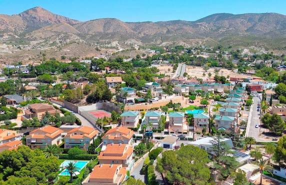 For Sale - villa - Petrer - Comunidad valenciana