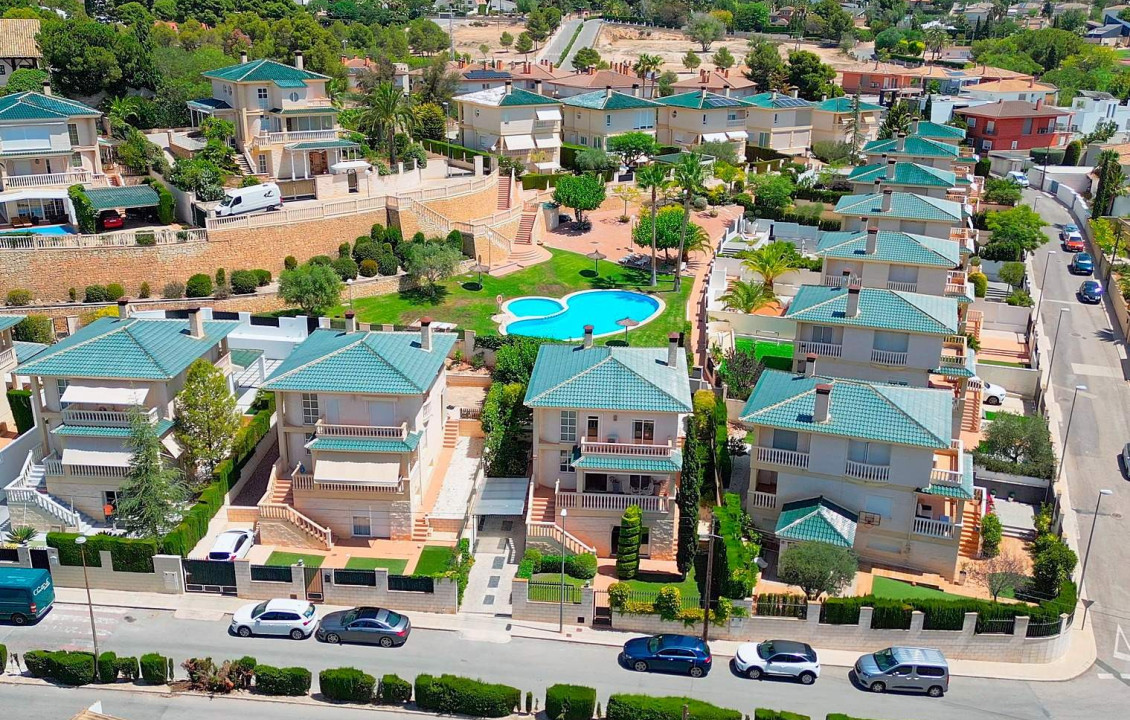 For Sale - villa - Petrer - Comunidad valenciana