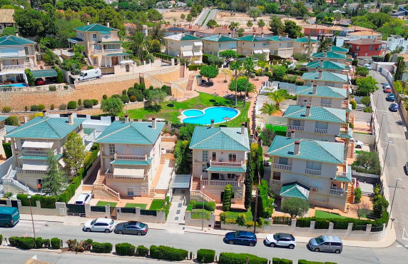 For Sale - villa - Petrer - Comunidad valenciana