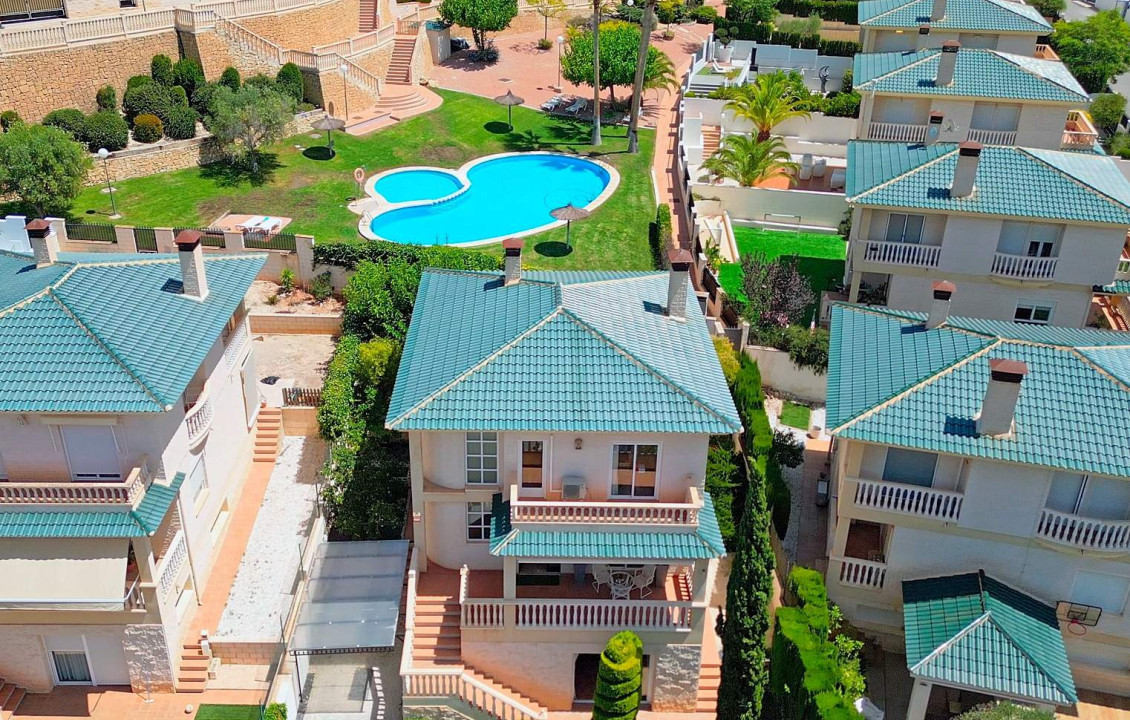For Sale - villa - Petrer - Comunidad valenciana