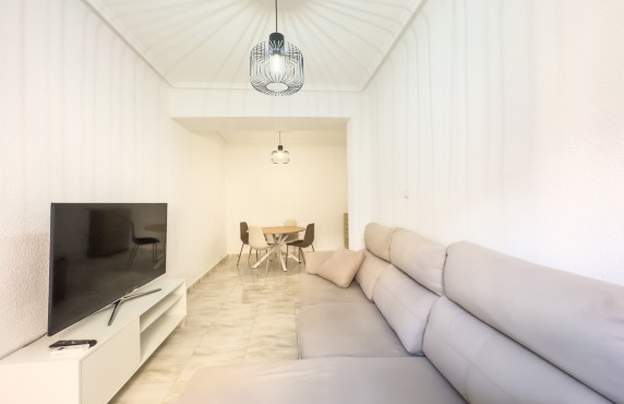 Alquiler Larga Estancia - Piso - Elche - Plaza Obispo Siuri