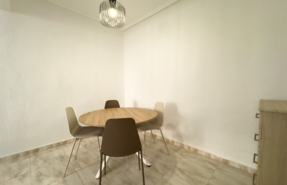 Alquiler Larga Estancia - Piso - Elche - Plaza Obispo Siuri